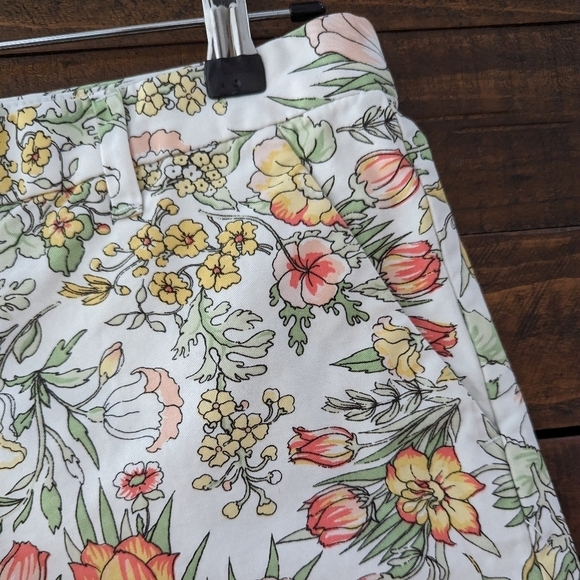 Gap Khakis Floral Summer Shorts 2 White Multicolor flowers - Picture 6 of 11